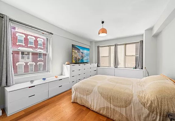 5th image of 33 Greenwich Ave #3B