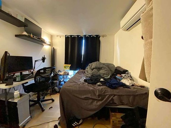5th image of 152 Manhattan Ave #4
