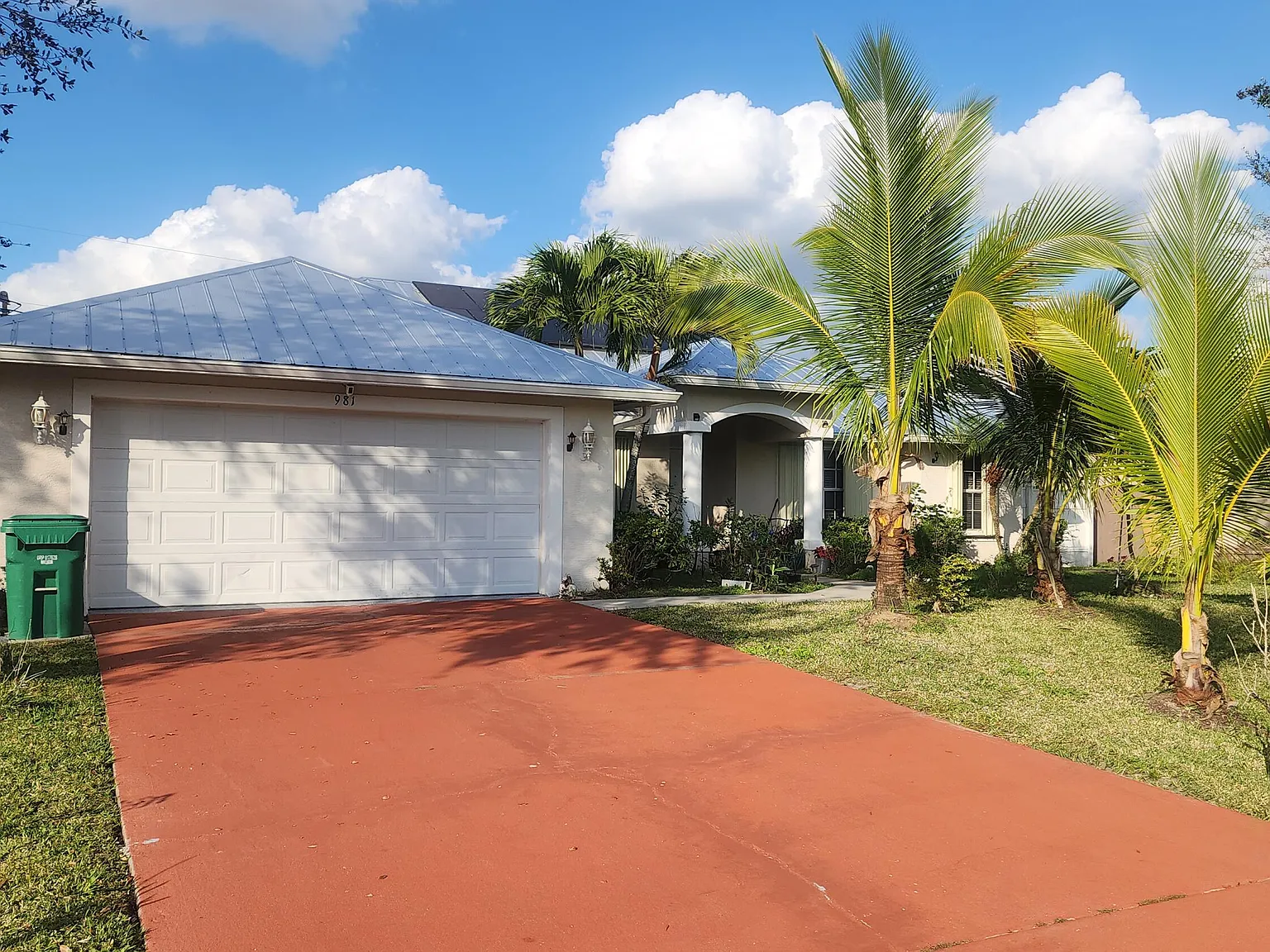 4 bed, 2.0 bath, 2059 sqft, $2,800 — Photo 1