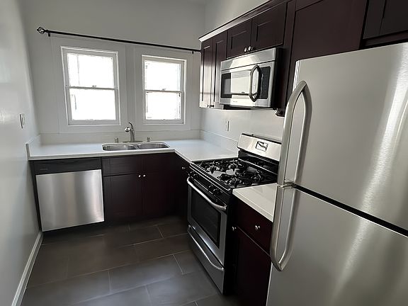 4th image of 1317 N Hayworth Ave #1317