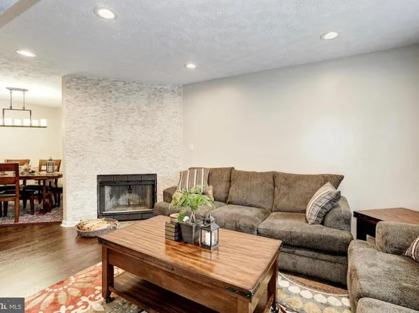 6120B Hoskins Hollow Cir, Centreville, VA 20121