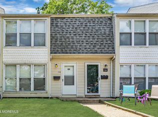 136 Stratford Pl, Lakewood, NJ 08701