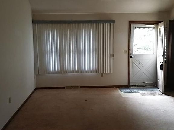 4th image of 406 Evergreen Ct