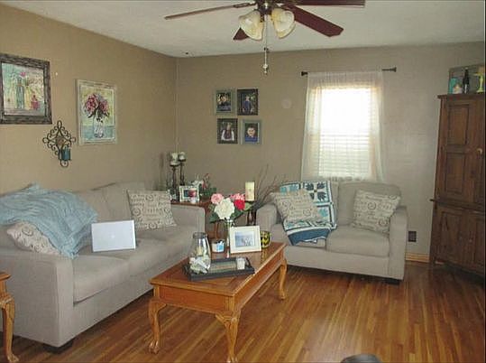 1st image of 7 Wheatland Dr