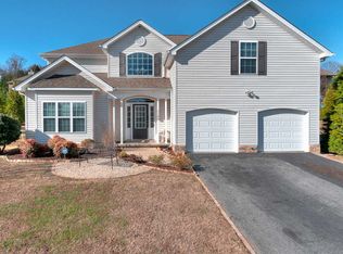 1166 Fallen Leaf Dr, Johnson City, TN 37601
