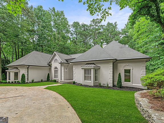 3rd image of 100 Old Hickory Ln