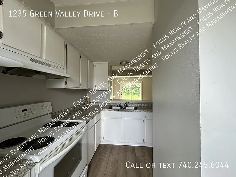 1235 Green Valley Dr #B — Photo 3