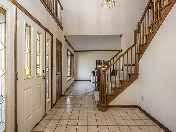 2nd image of 8633 Ashford Ln