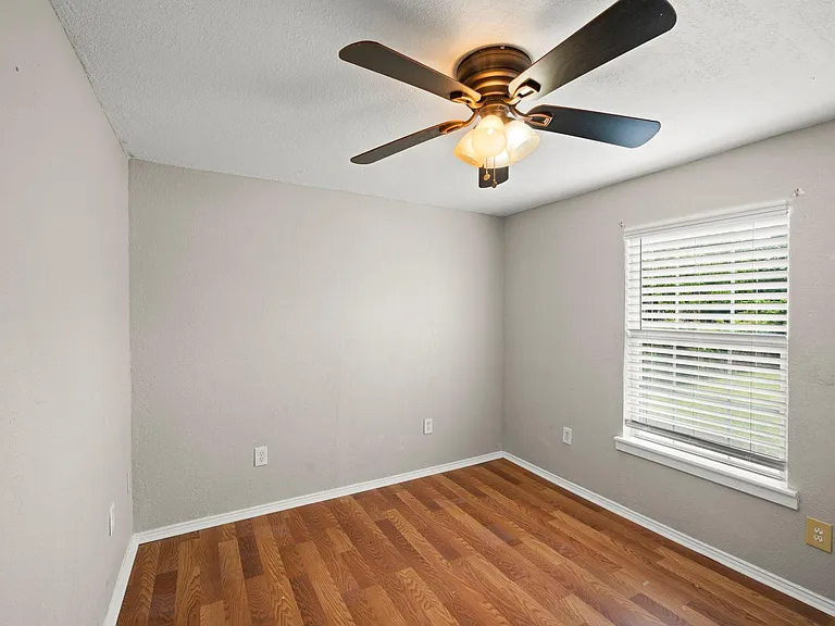 303 Linwood St #1/2 — Photo 12