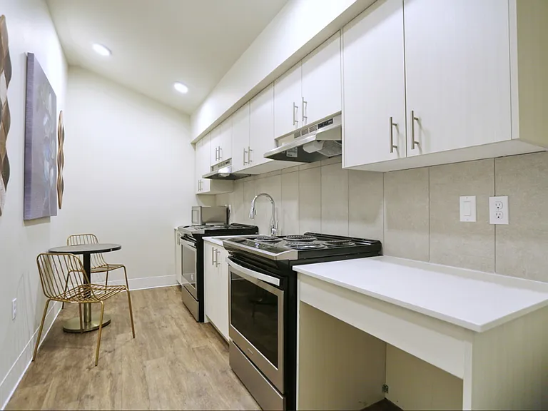 Plaza Apartments — Photo 130