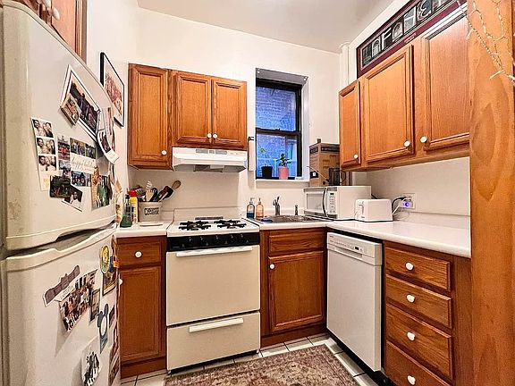 3rd image of 564 Amsterdam Ave APT 4B