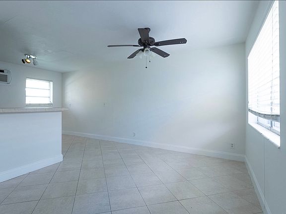 3rd image of 490 SE 21st St #3