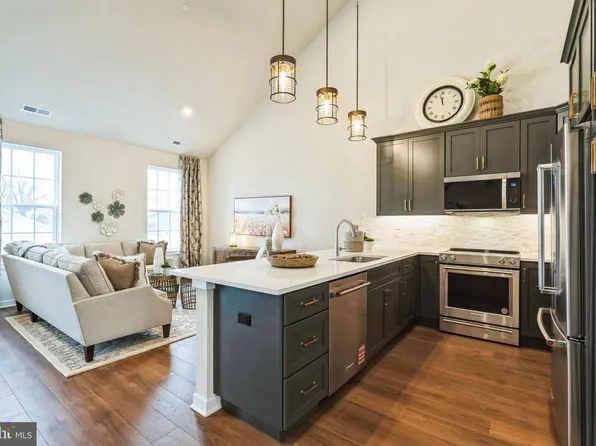 32 Ivy Ln #82, Levittown, PA 19055
