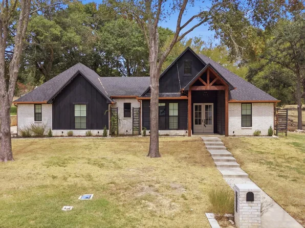 2110 Stanford St, Jacksonville, TX 75766