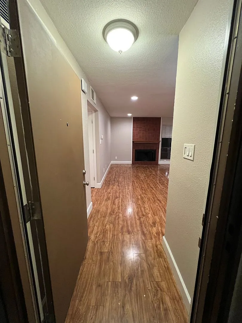 Specious 2X2 Apartment in the city of Antioch — Photo 3