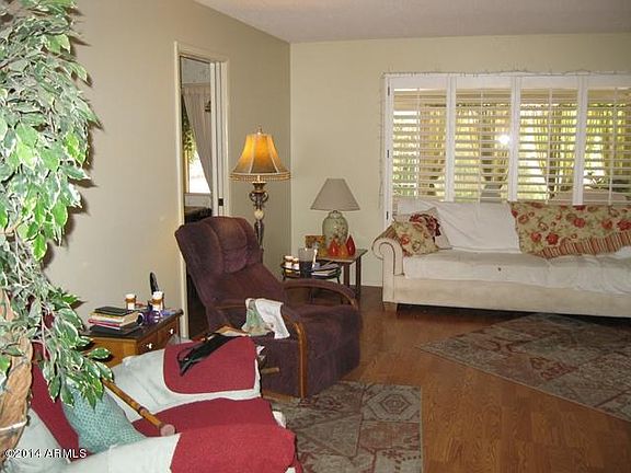 3rd image of 544 S Rosemont