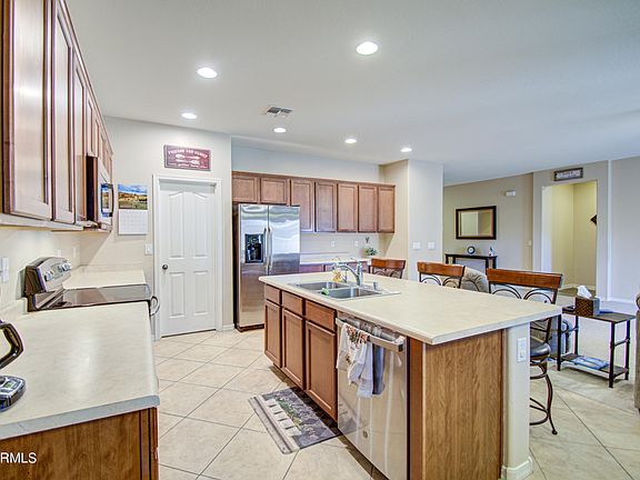 3rd image of 635 W DESERT CANYON Drive