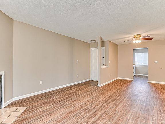 3rd image of 2810 Thomas Ln #2814A