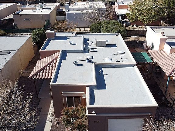2nd image of 2065 Chateau Dr