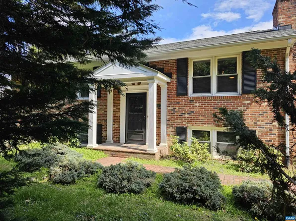 2418 Commonwealth Dr, Charlottesville, VA 22901