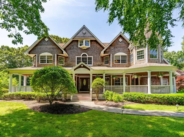 216 Sunset Road, Laurel Hollow, NY 11771