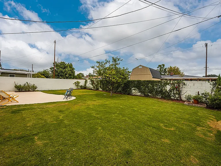 944 W Acacia Ave — Photo 8