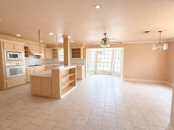 3rd image of 15696 Westgate Rd