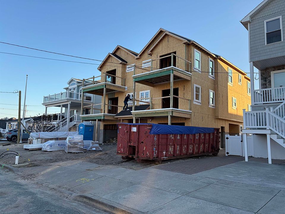 2nd image of 110 W 7th Ave #B