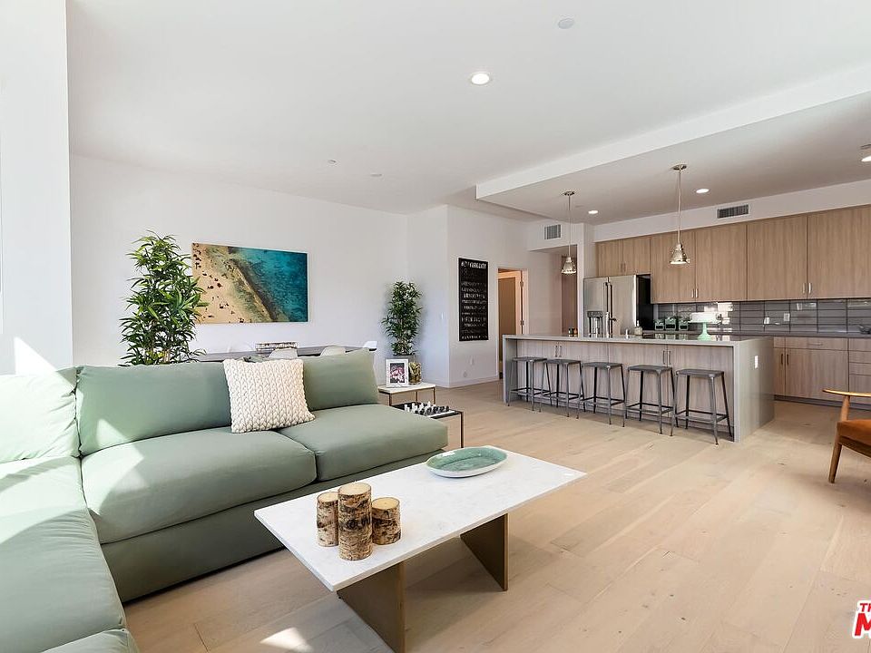 1st image of 1746 N Garfield Pl #201