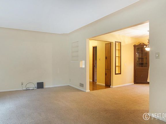 4th image of 862 Paw Paw Dr