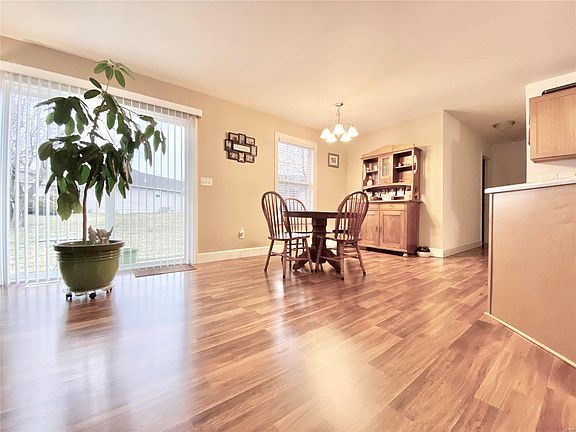 4th image of 1 Breezeway Ct