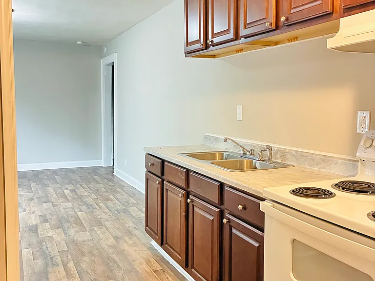 602 Park Ave — Photo 4