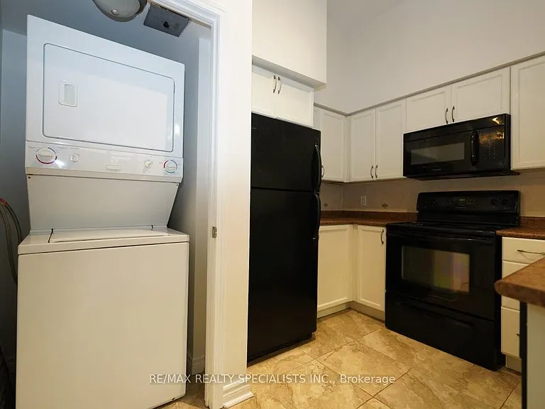 330 Princess Royal Dr #320 — Photo 11