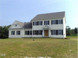 28 Blueberry Ln, Woodbury, CT 06783