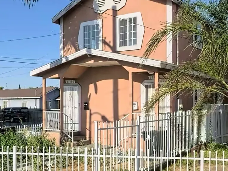 11102 Willowbrook Ave — Photo 1