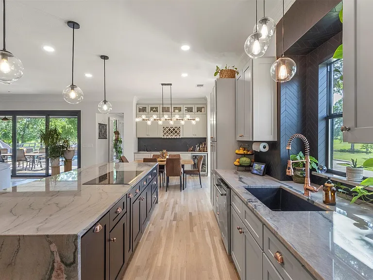 1504 Brook Ln — Photo 9