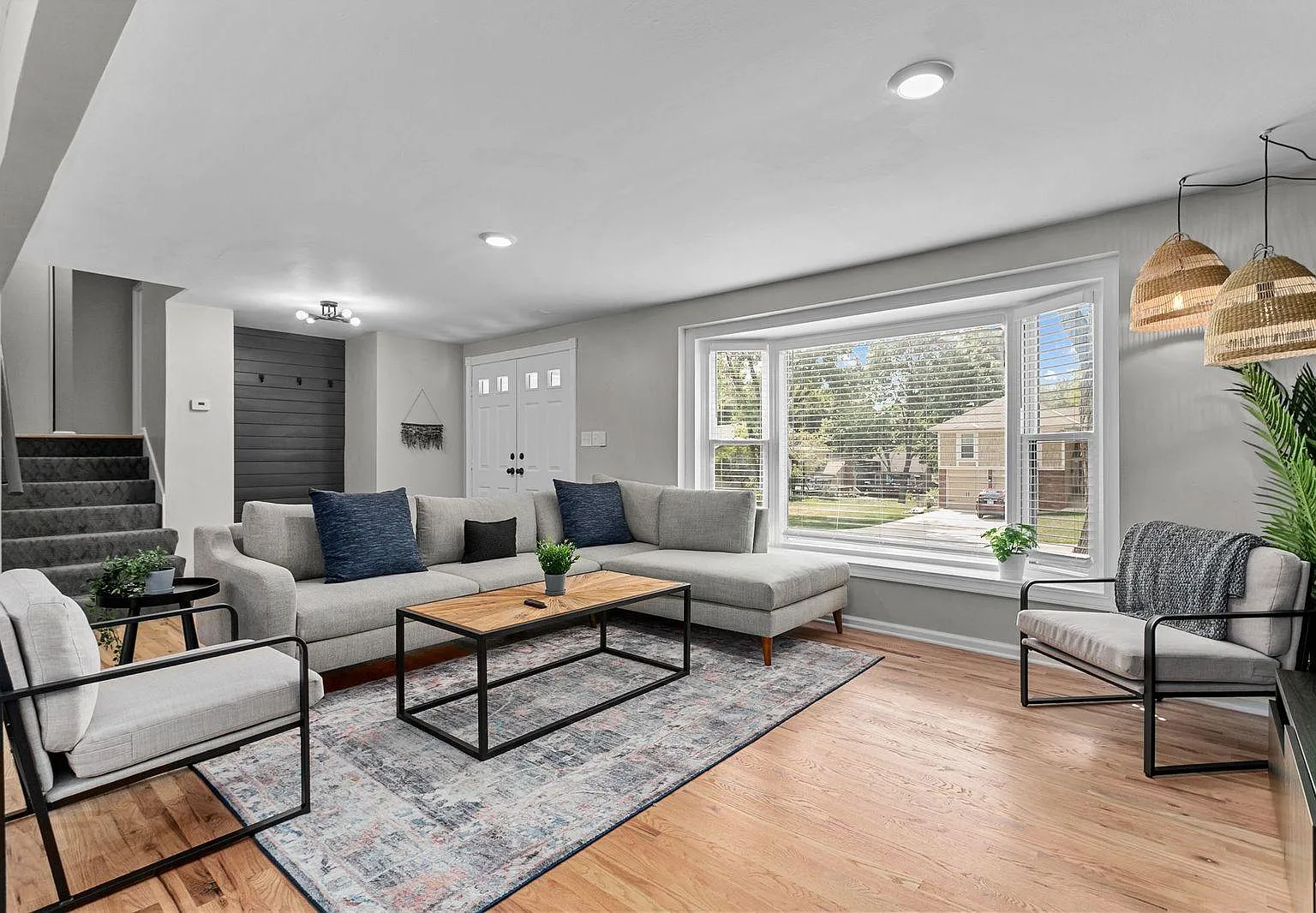 4 bed, 2165 sqft, $5,000 — Photo 2
