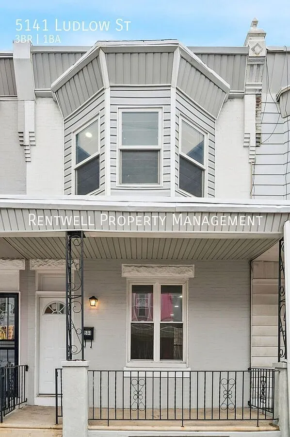 Fully Remodeled 3-Bedroom Townhome with Modern Finishes — Photo 2