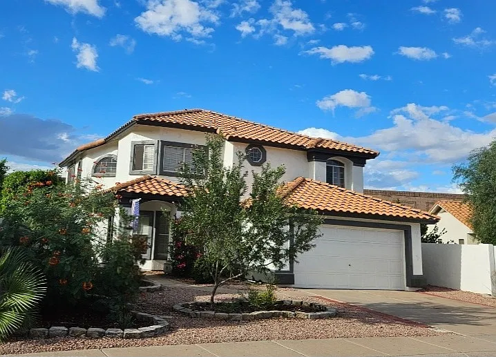 4 bed, 2.5 bath, 2471 sqft, $4,200 — Photo 1