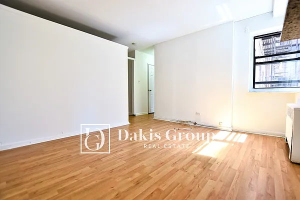 Rented by Dakis Group LLC | media 11