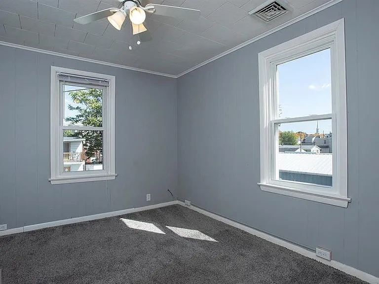 340 S Wood St — Photo 26