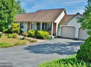 2 Jasmine Ln, Stewartstown, PA 17363