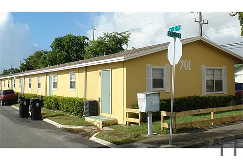 701 S G St Photo 1