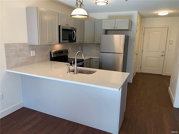 4th image of 23 S Main St #201