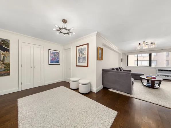 16 West 16th Street image 2 of 12