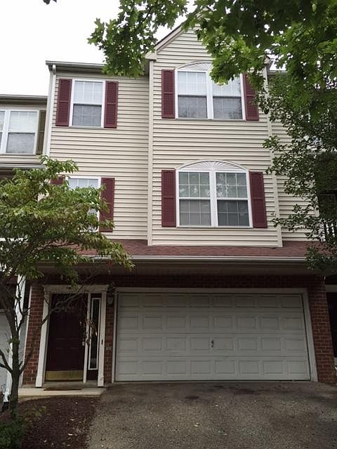 1st image of 435 Silver Leaf Dr