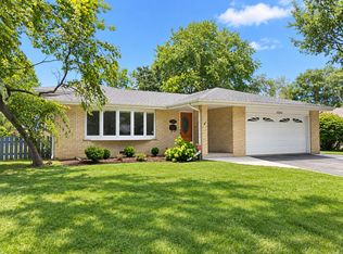 1224 W Sunset Rd, Mount Prospect, IL 60056