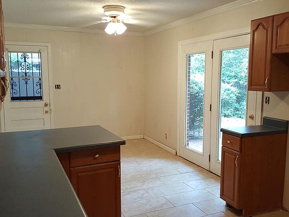 4th image of 1130 Beth Manor Dr