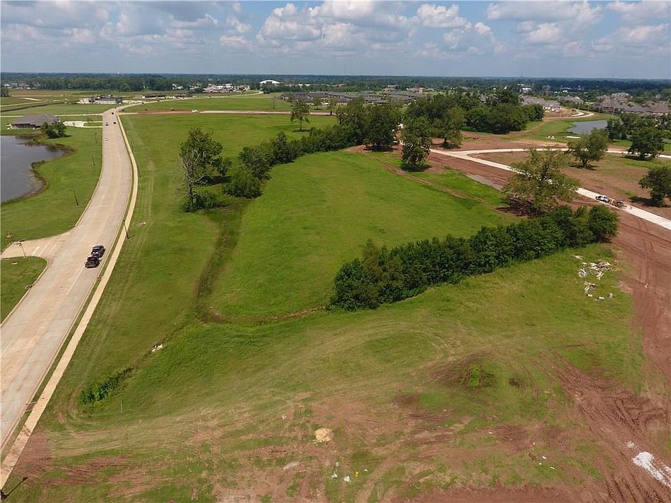 1st image of 165 Versailles Blvd