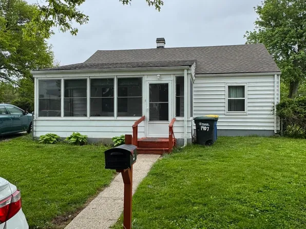 1907 E Greenlawn Ct, Muncie, IN 47302